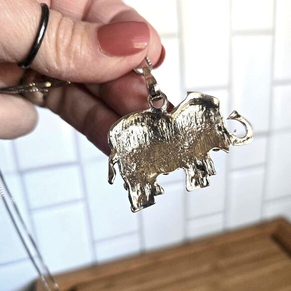 Sparkling Swarovski elements Rhinestone Elephant Pendant Necklace 💜 - Picture 6 of 6